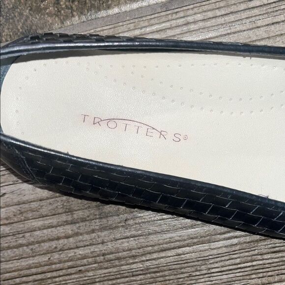 Trotters Black Woven Leather Flats - Picture 5 of 5
